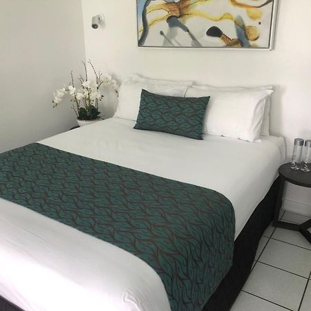 Castaways Resort & Spa On Mission Beach Exteriör bild