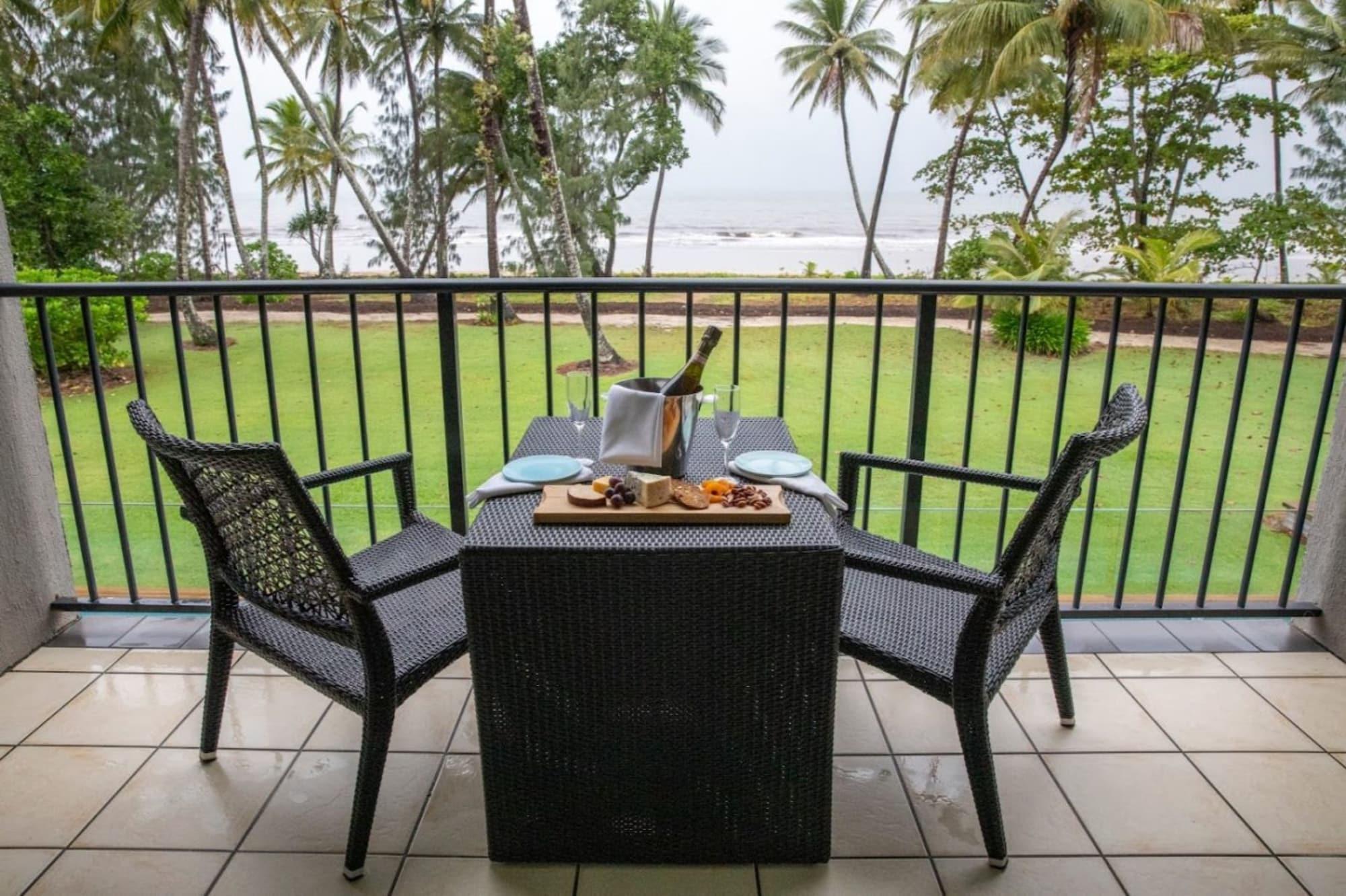 Castaways Resort & Spa On Mission Beach Exteriör bild
