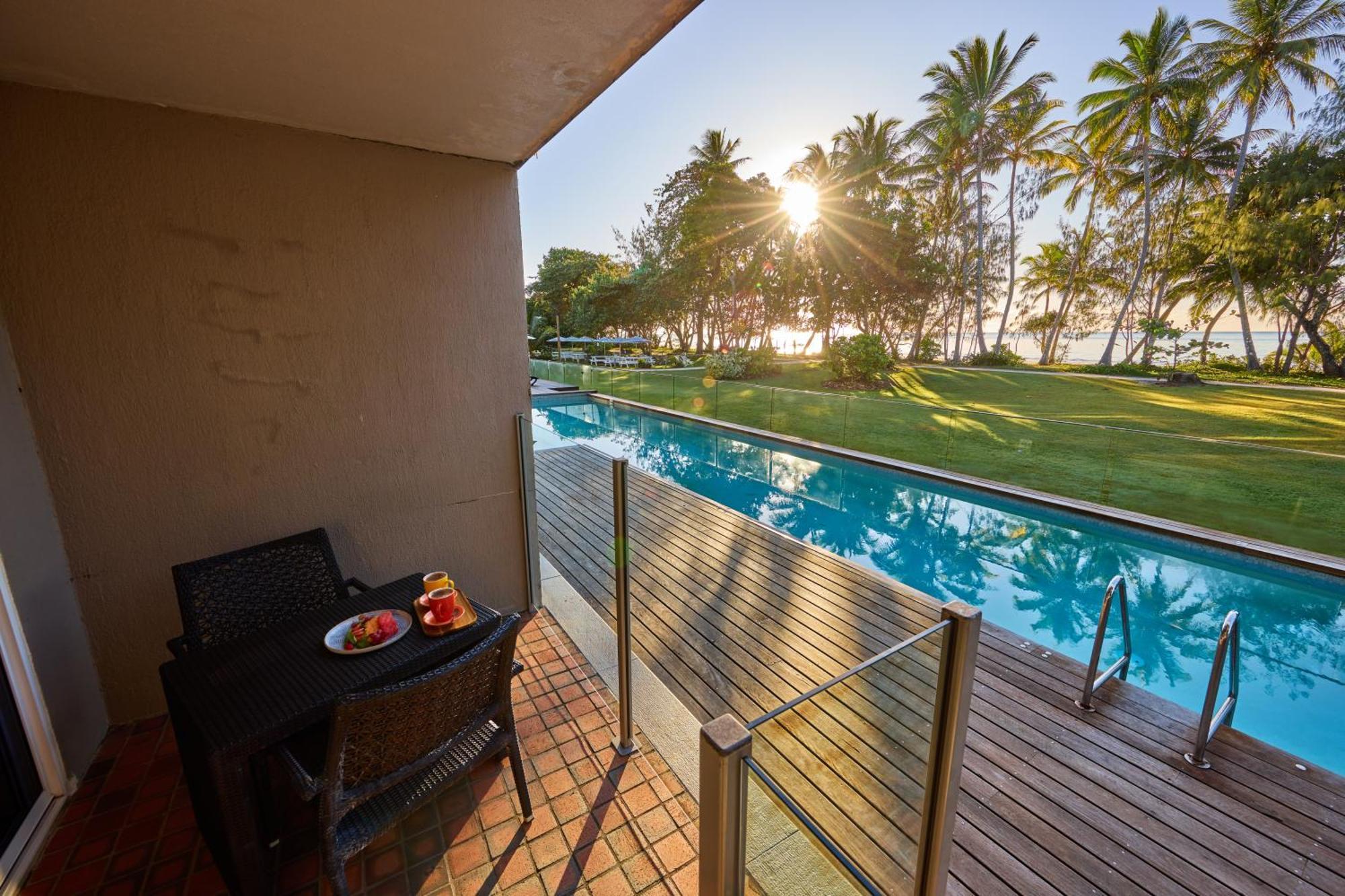 Castaways Resort & Spa On Mission Beach Exteriör bild