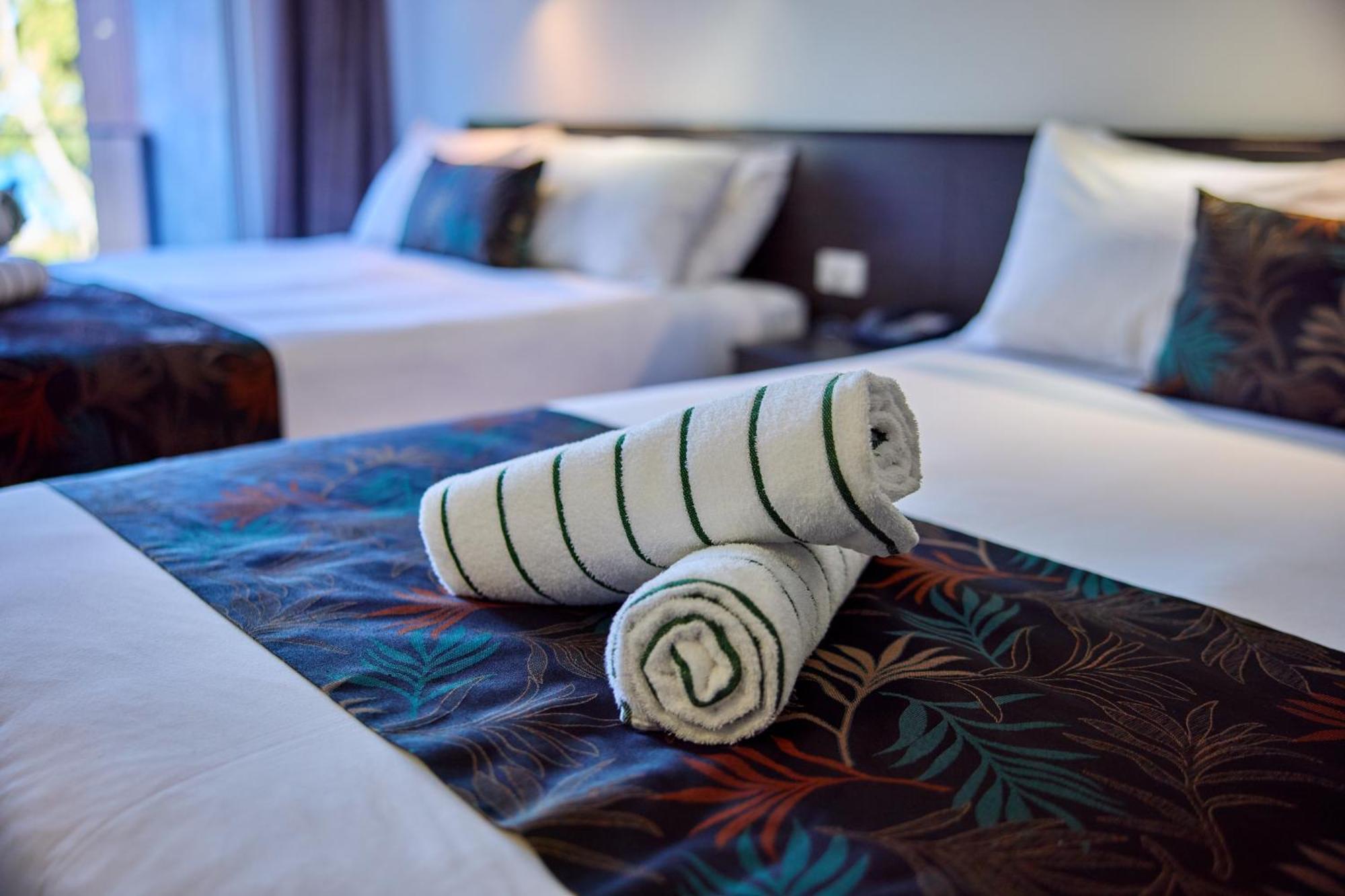 Castaways Resort & Spa On Mission Beach Exteriör bild